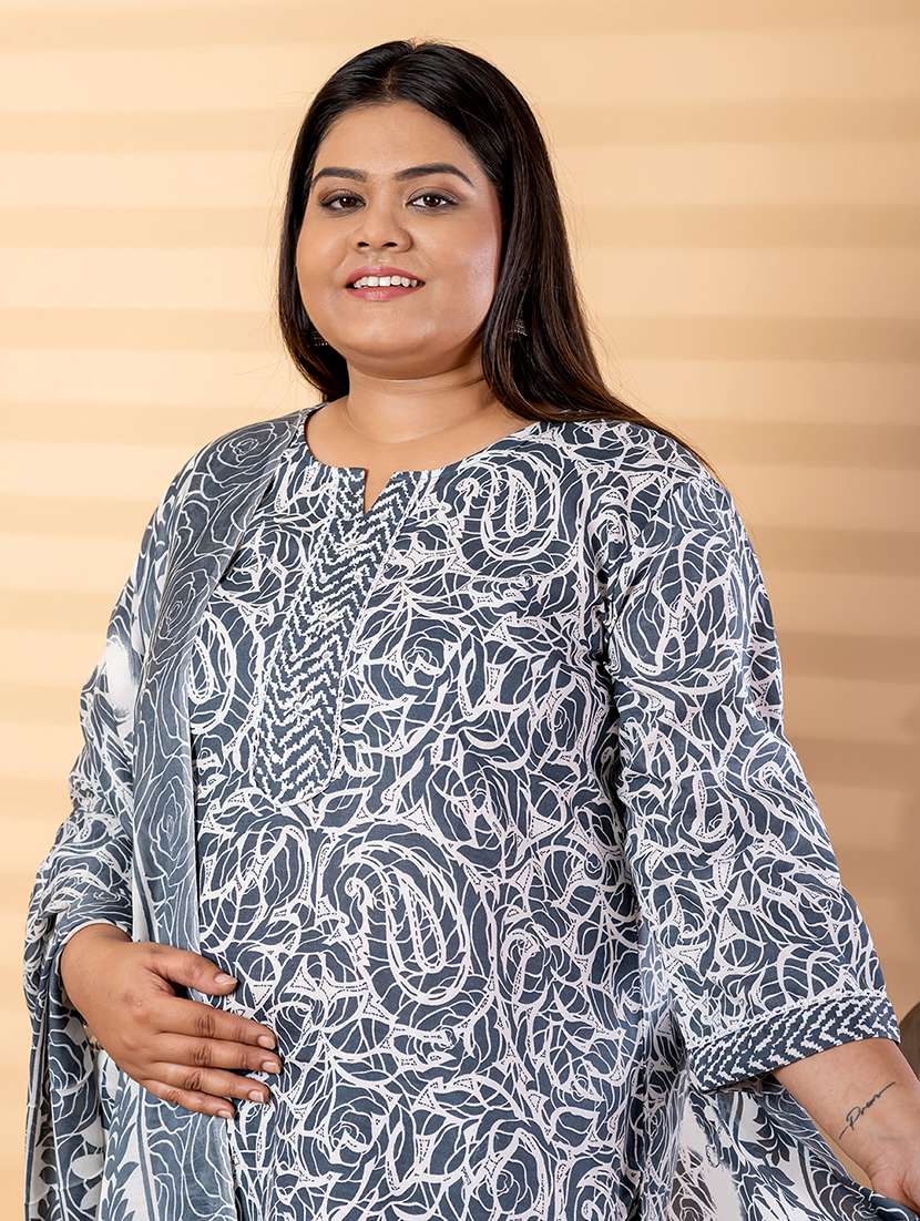 women plus size three quarter sleeve kurta pant with dupatta set - 22187524 -  Standard Image - 4