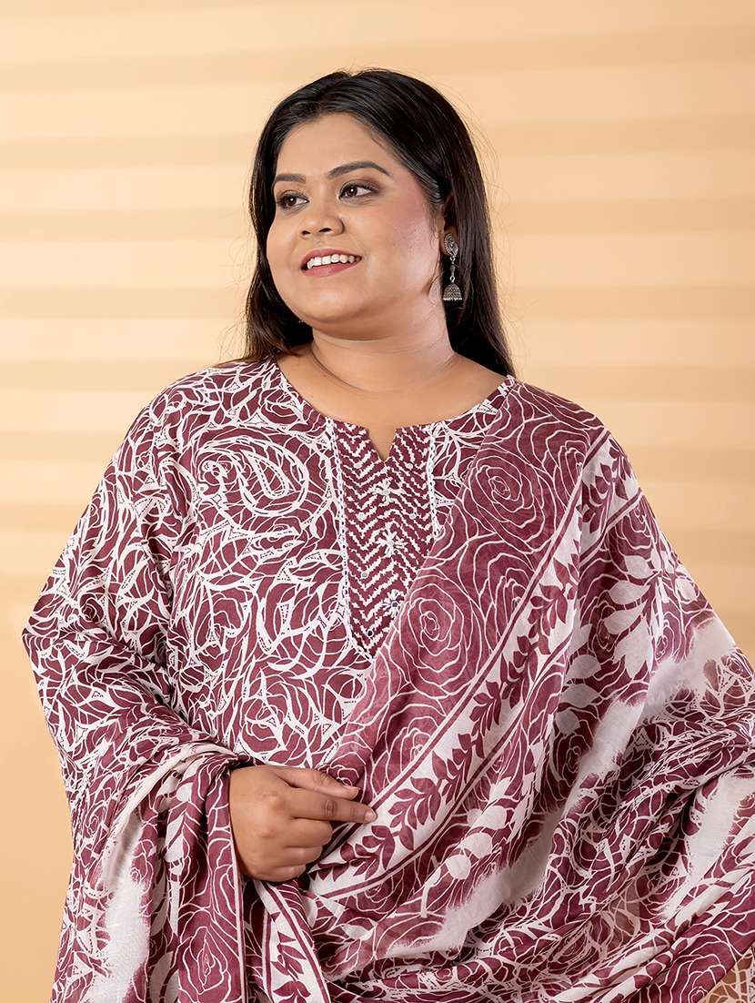 women plus size three quarter sleeve kurta pant with dupatta set - 22187525 -  Standard Image - 4