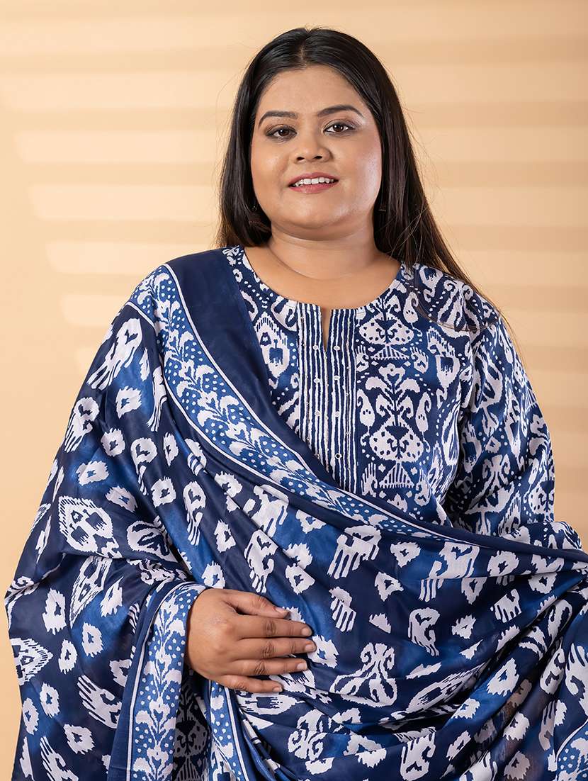 women plus size three quarter sleeve kurta pant with dupatta set - 22187526 -  Standard Image - 4