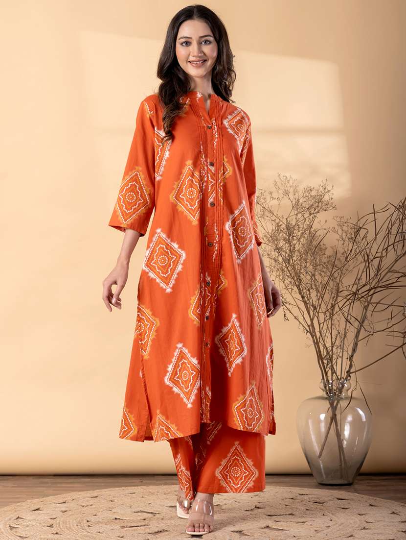 women bandhani printed three quarter sleeve kurta palazzo set