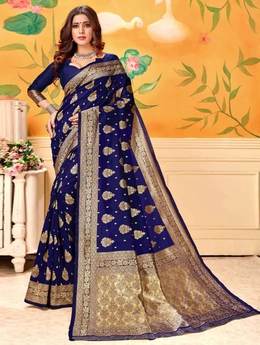 women self design kanjivaram saree with blouse