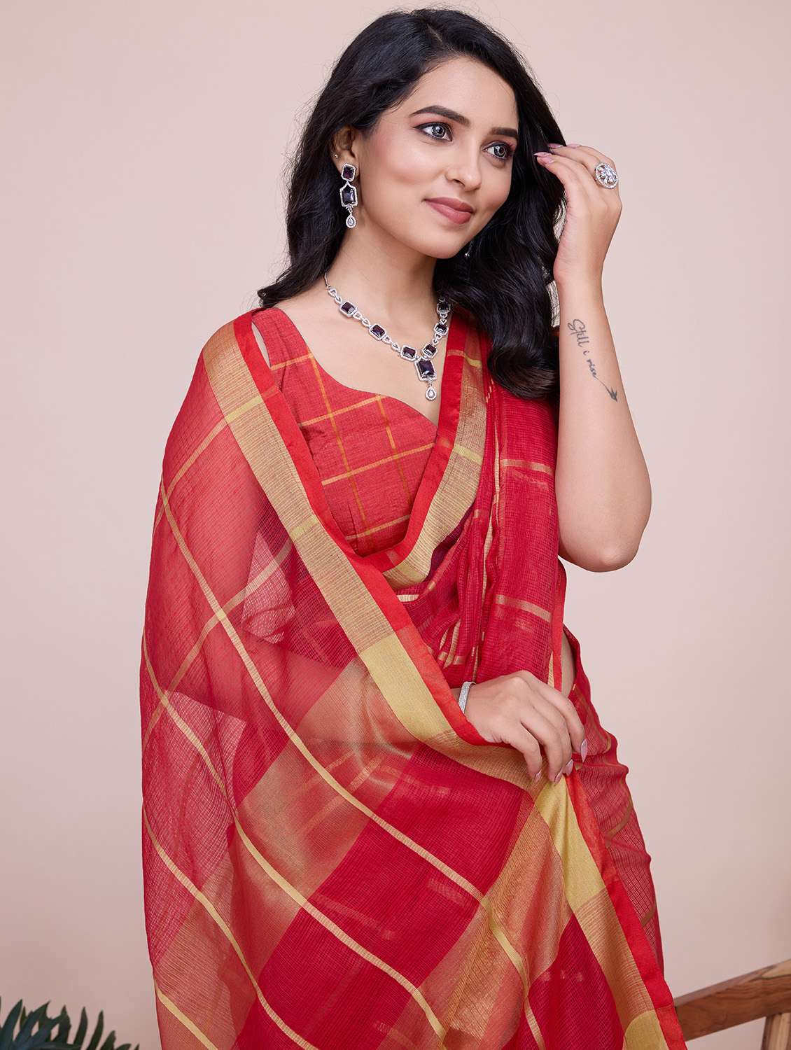 women checkered bordered saree with blouse - 22187797 -  Standard Image - 4