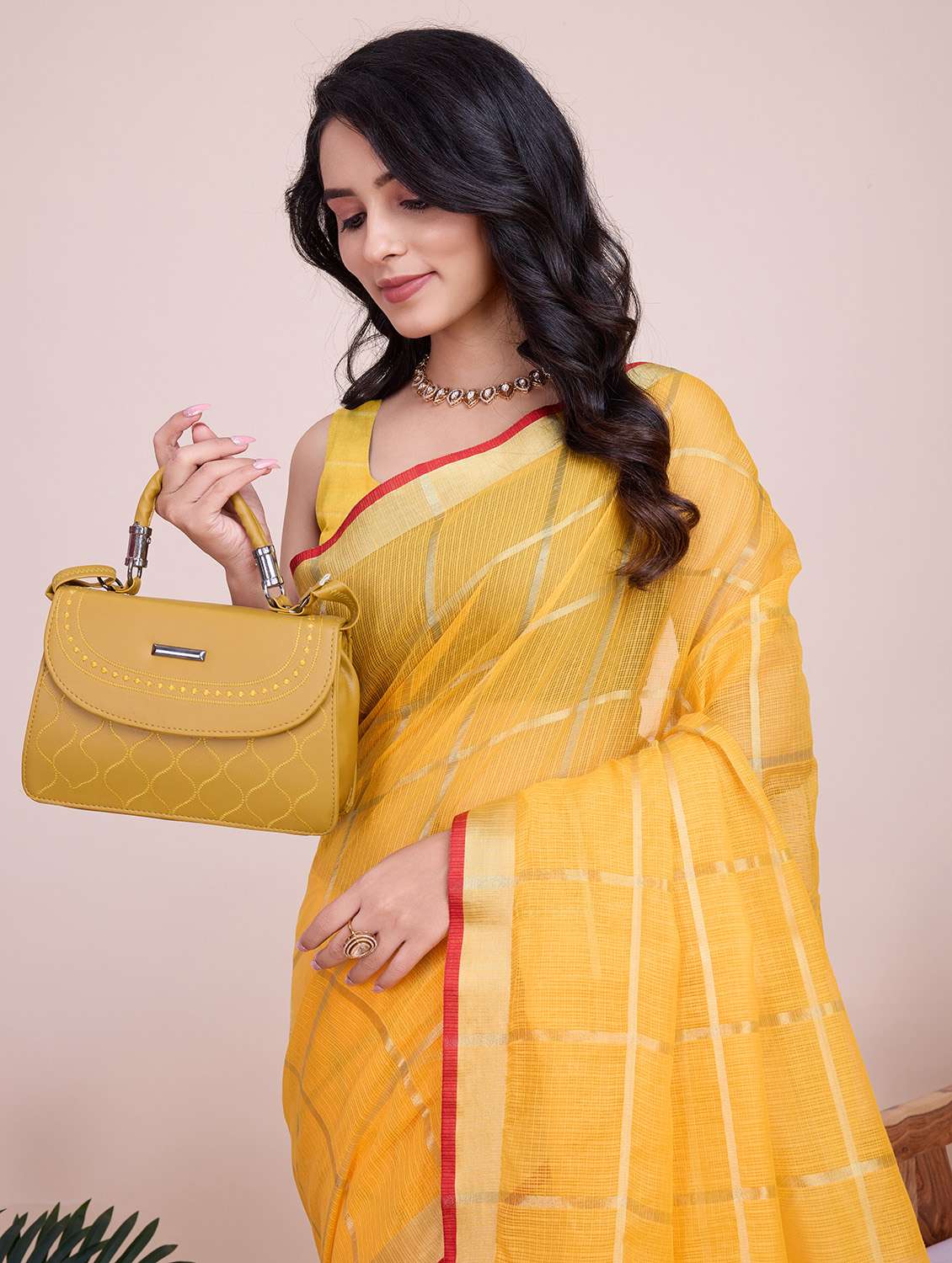 women checkered bordered saree with blouse - 22187799 -  Standard Image - 4