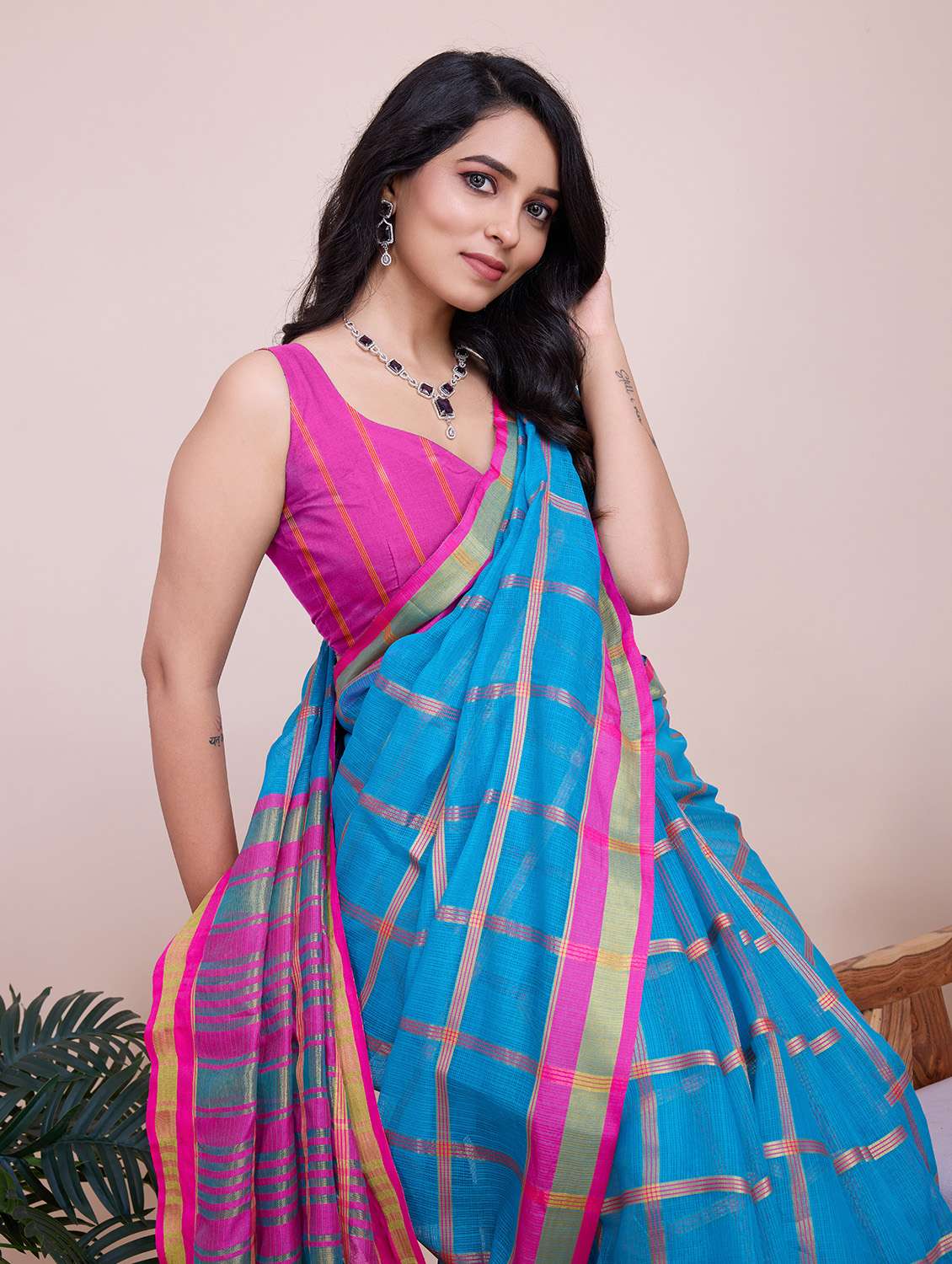 women checkered bordered saree with blouse - 22187805 -  Standard Image - 4