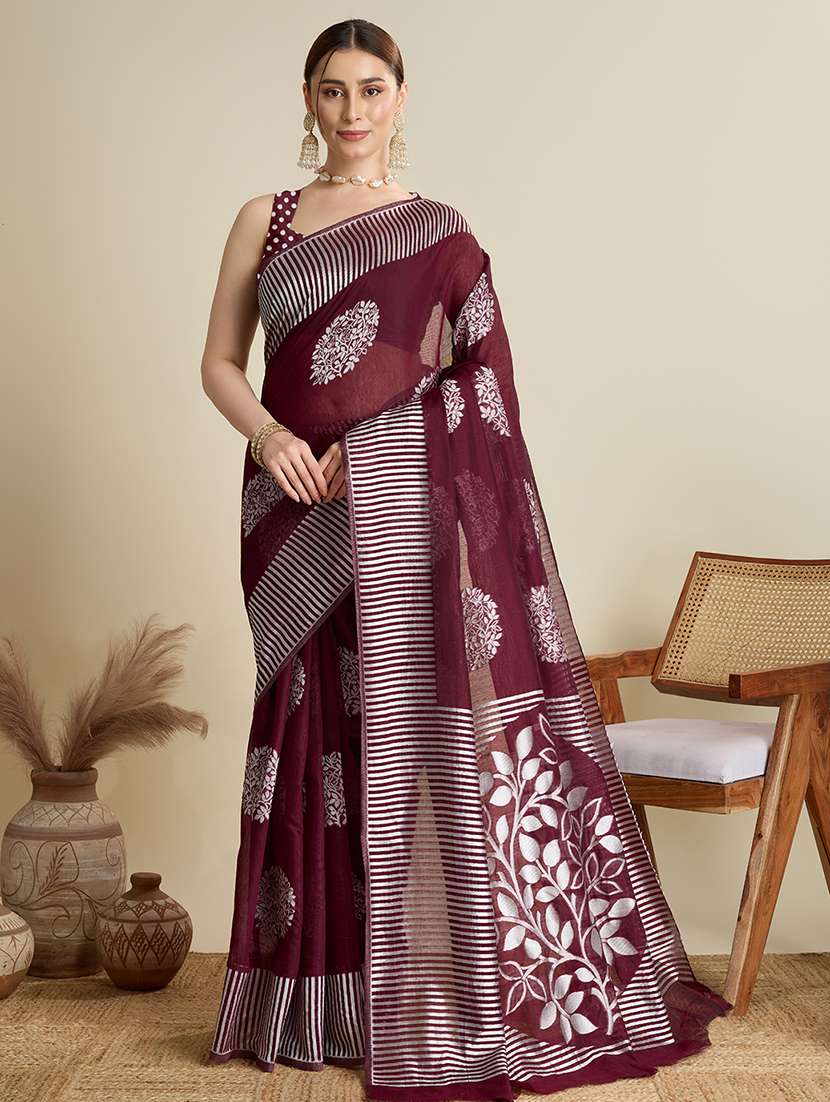 women self design bordered saree with blouse