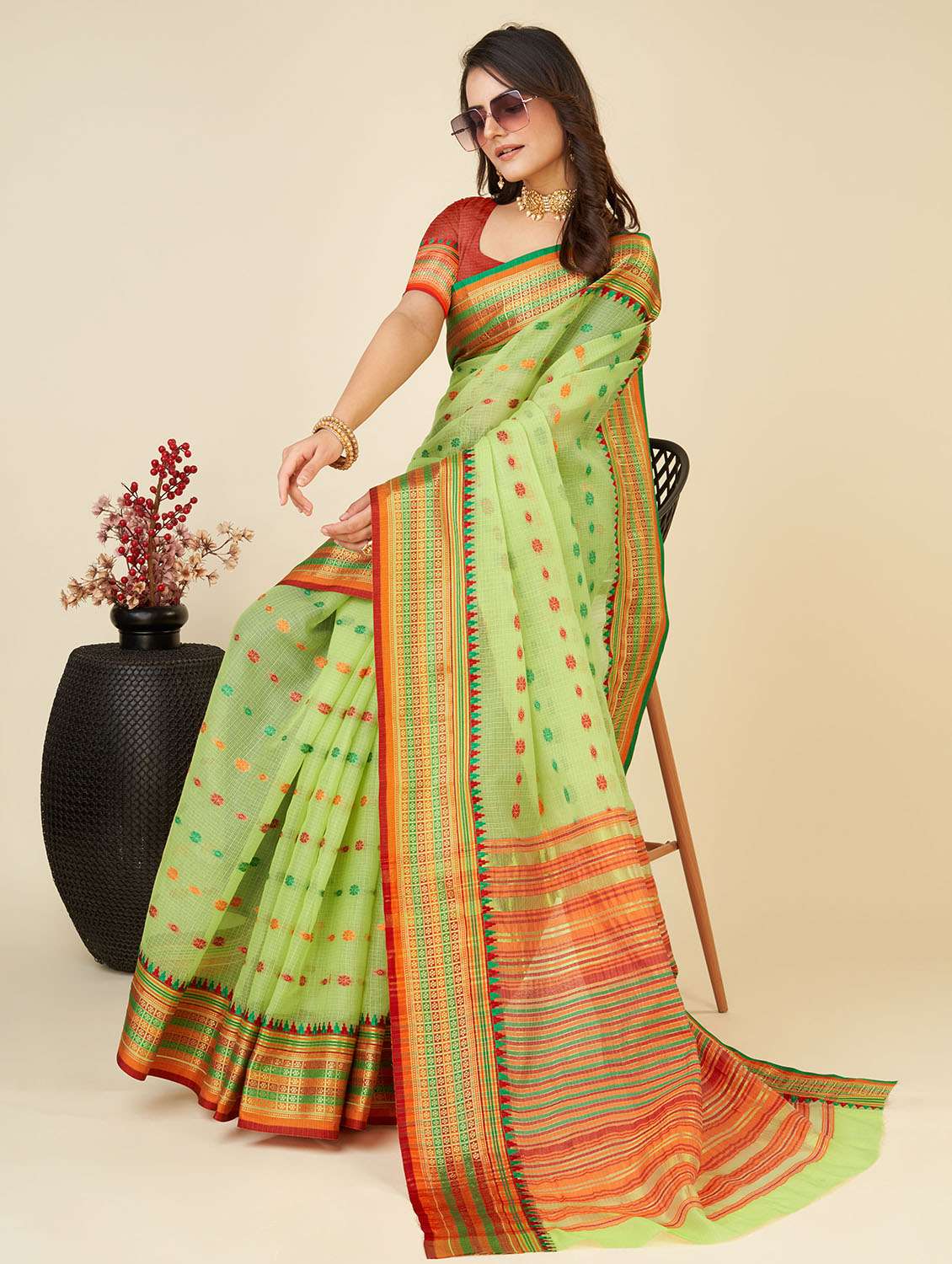 women self design bordered saree with blouse - 22187881 -  Standard Image - 1