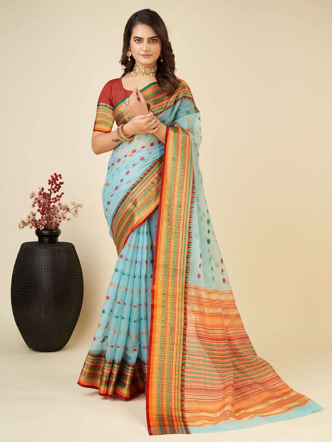 women self design bordered saree with blouse