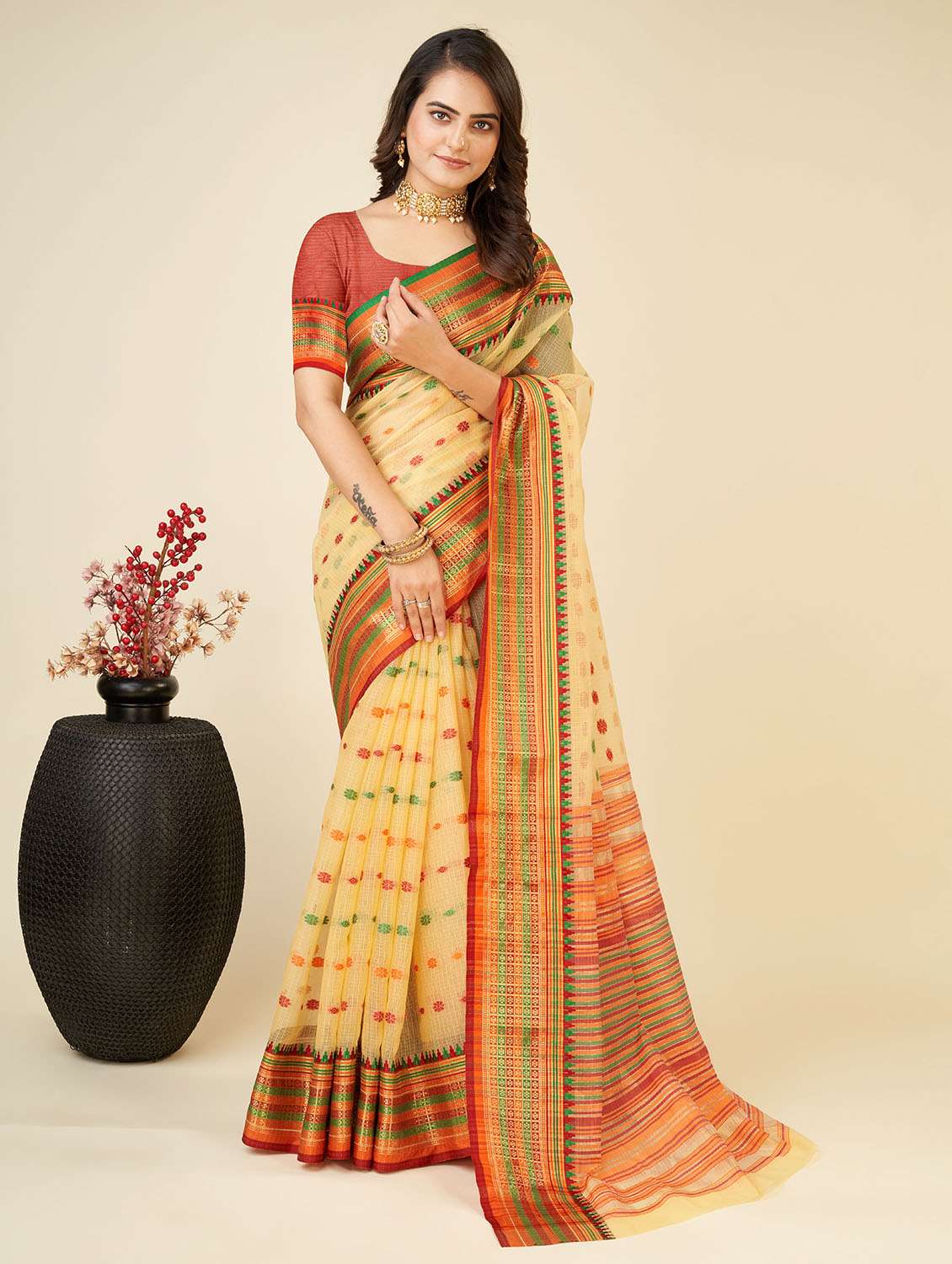 women self design bordered saree with blouse