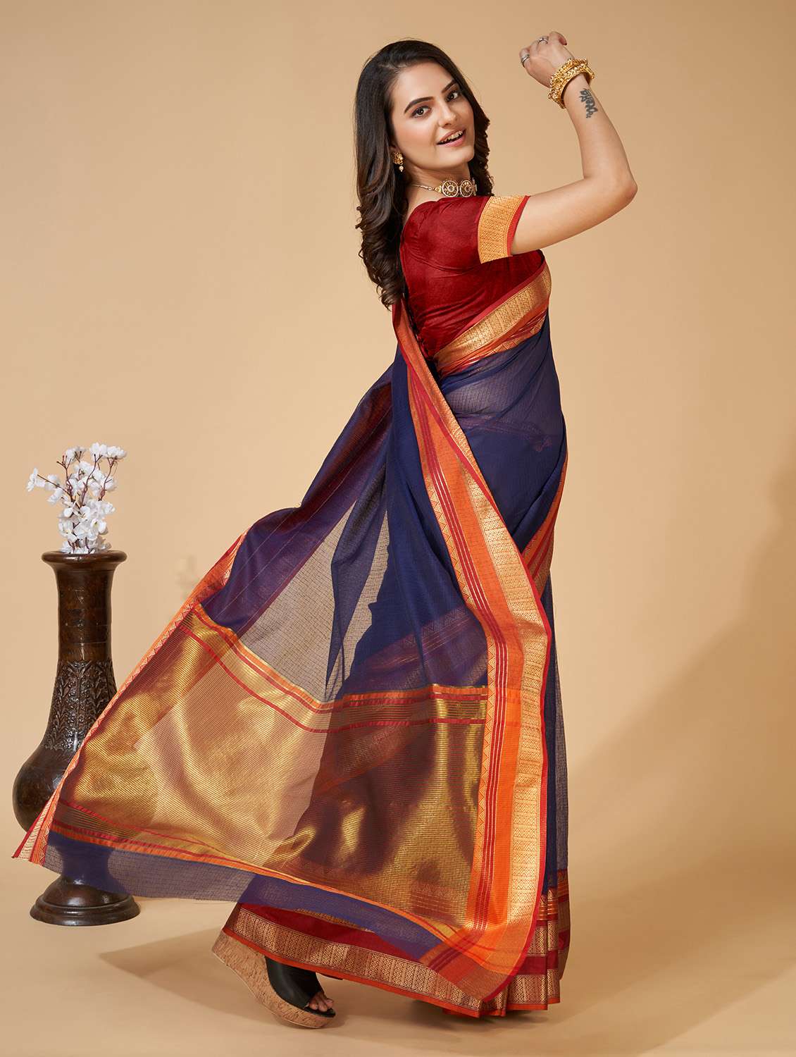 women solid with bordered saree with blouse - 22187887 -  Standard Image - 1