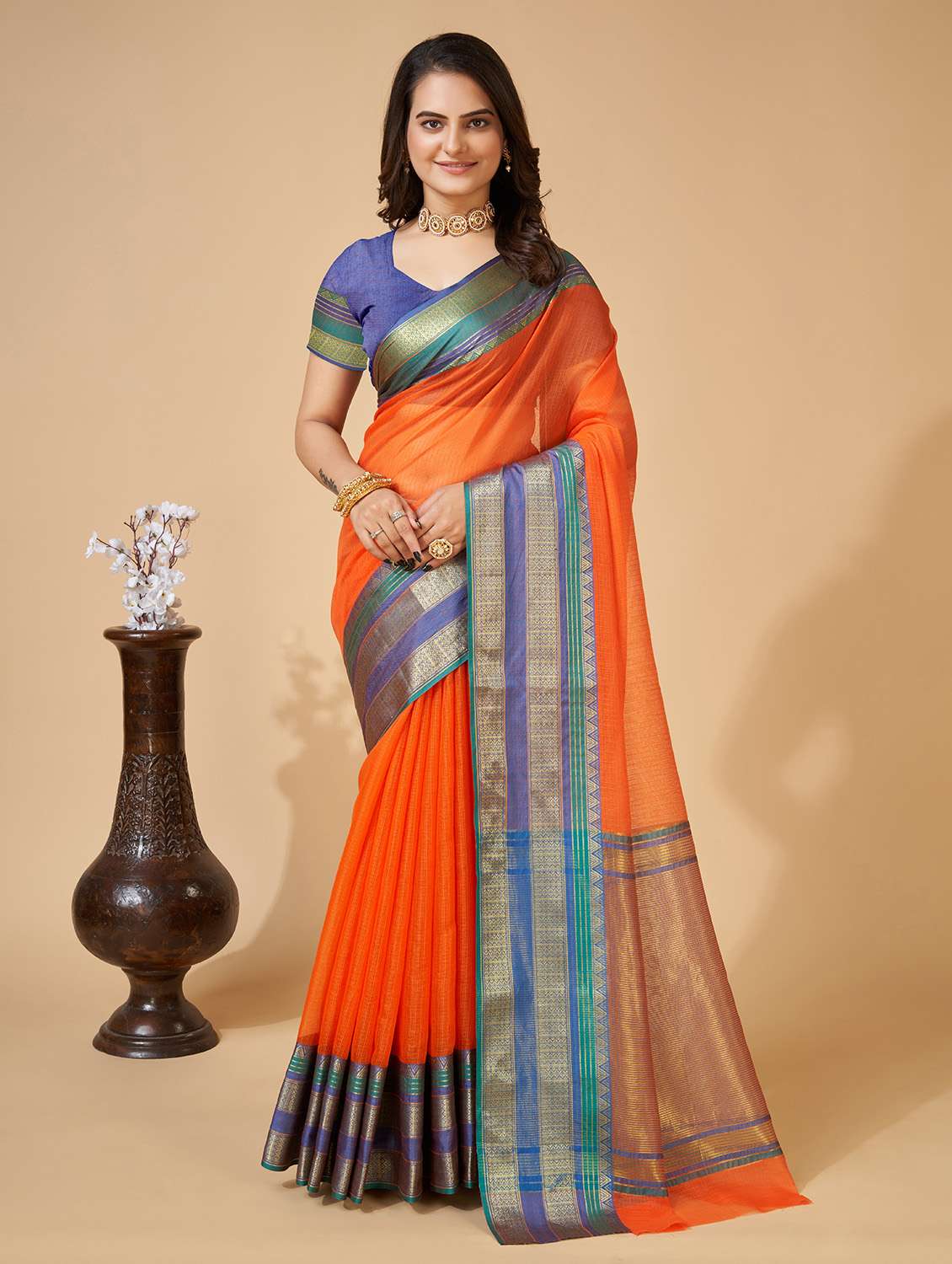 women solid with bordered saree with blouse