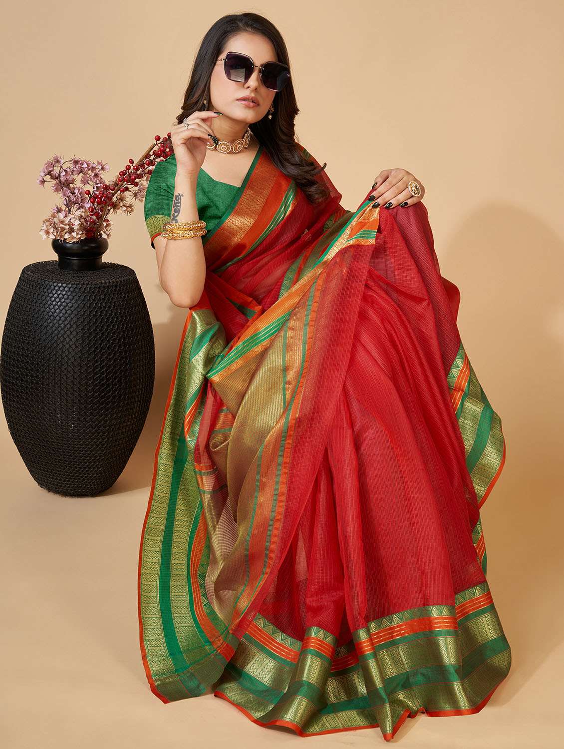 women solid with bordered saree with blouse - 22187891 -  Standard Image - 1