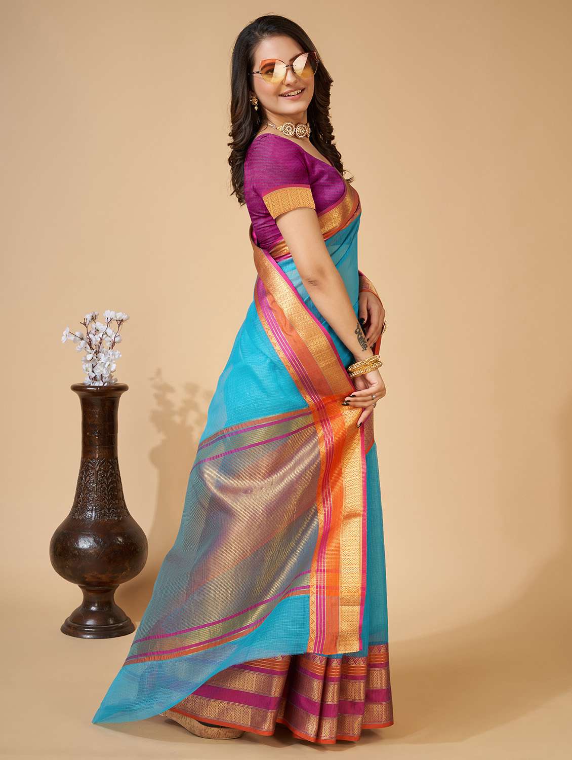 women solid with bordered saree with blouse - 22187892 -  Standard Image - 1