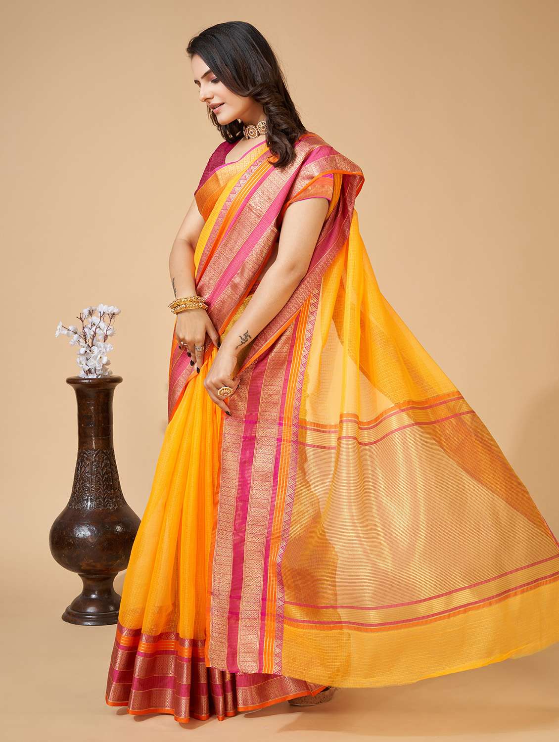 women solid with bordered saree with blouse - 22187893 -  Standard Image - 1