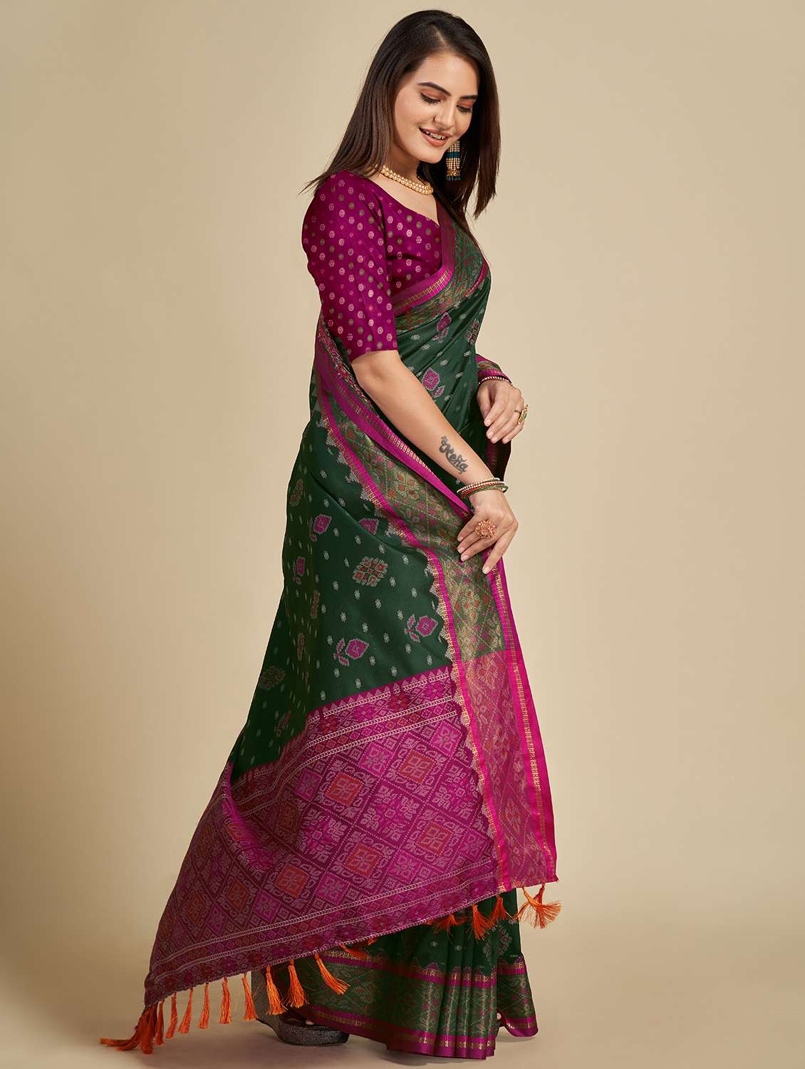 women self design patola saree with blouse - 22187908 -  Standard Image - 1