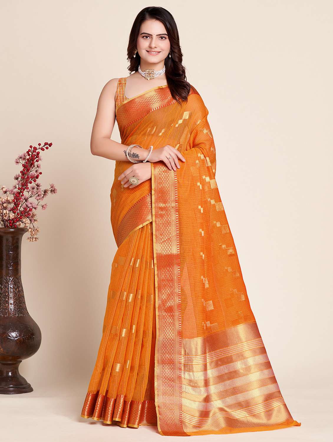 women self design bordered saree with blouse