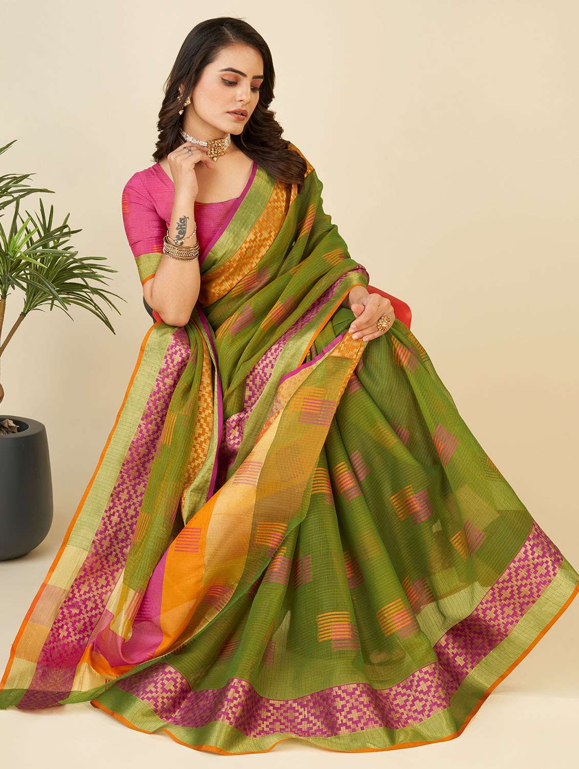 women self design bordered saree with blouse - 22187918 -  Standard Image - 1