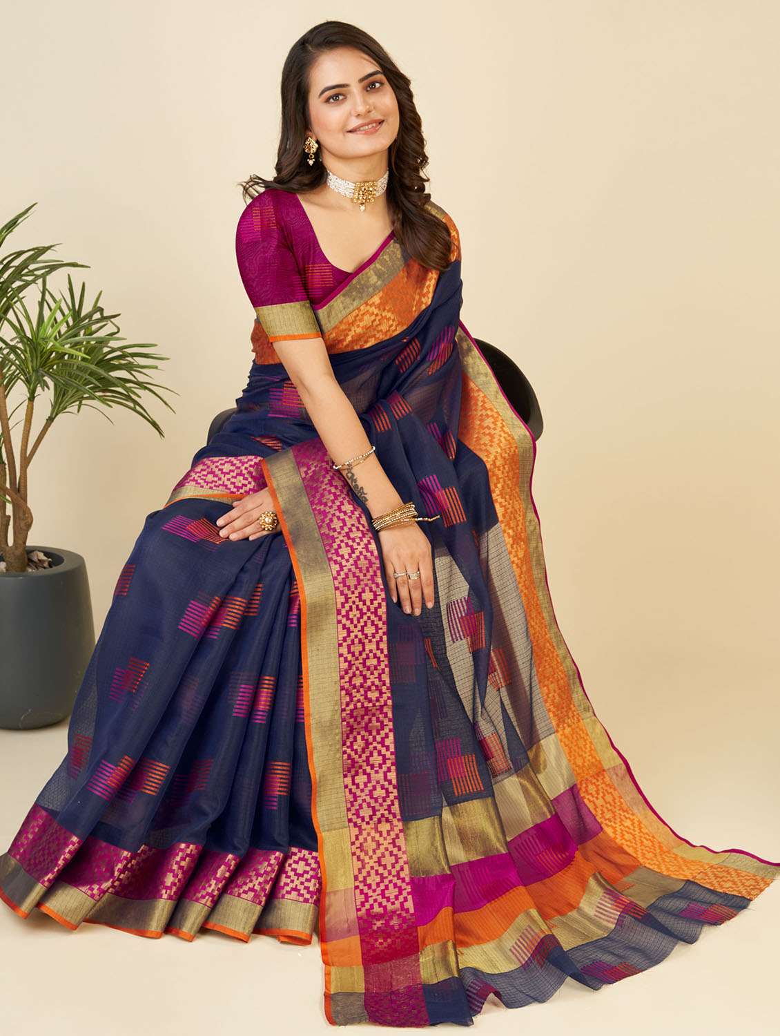 women self design bordered saree with blouse - 22187919 -  Standard Image - 1