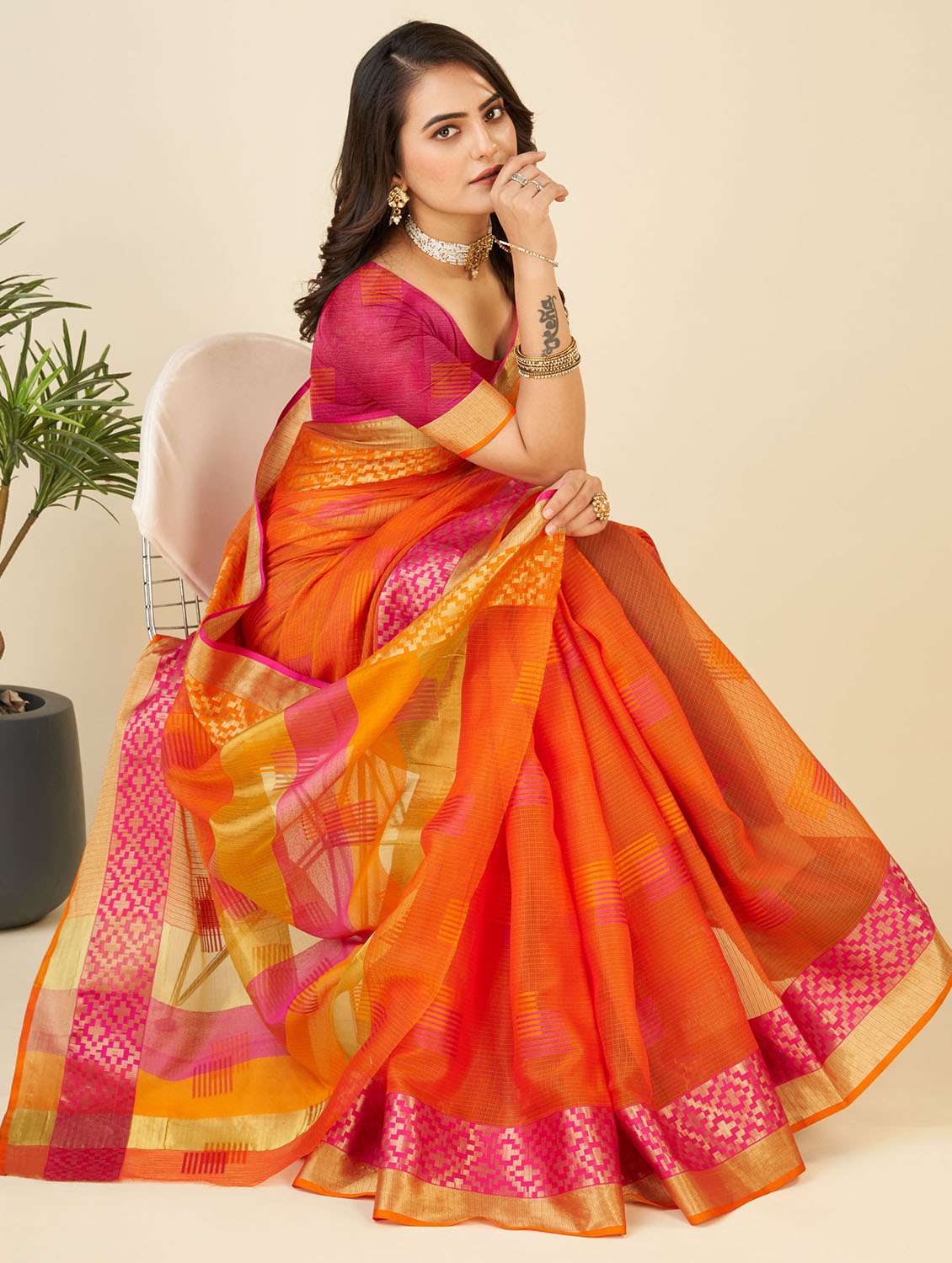 women self design bordered saree with blouse - 22187920 -  Standard Image - 1