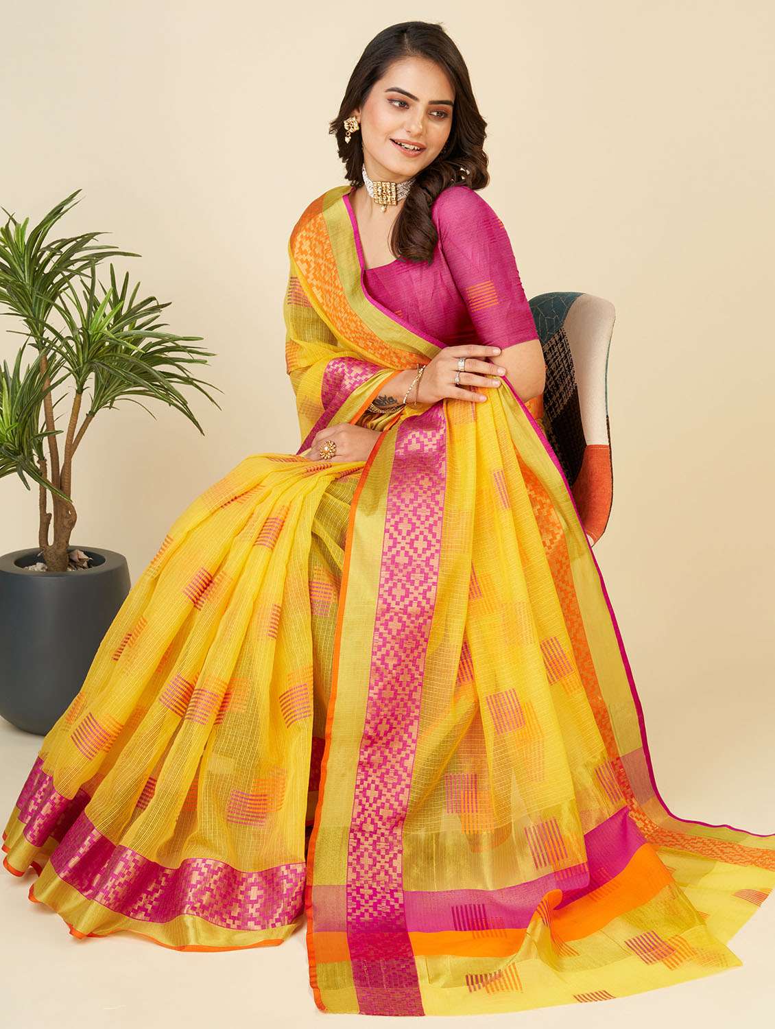 women self design bordered saree with blouse - 22187921 -  Standard Image - 1