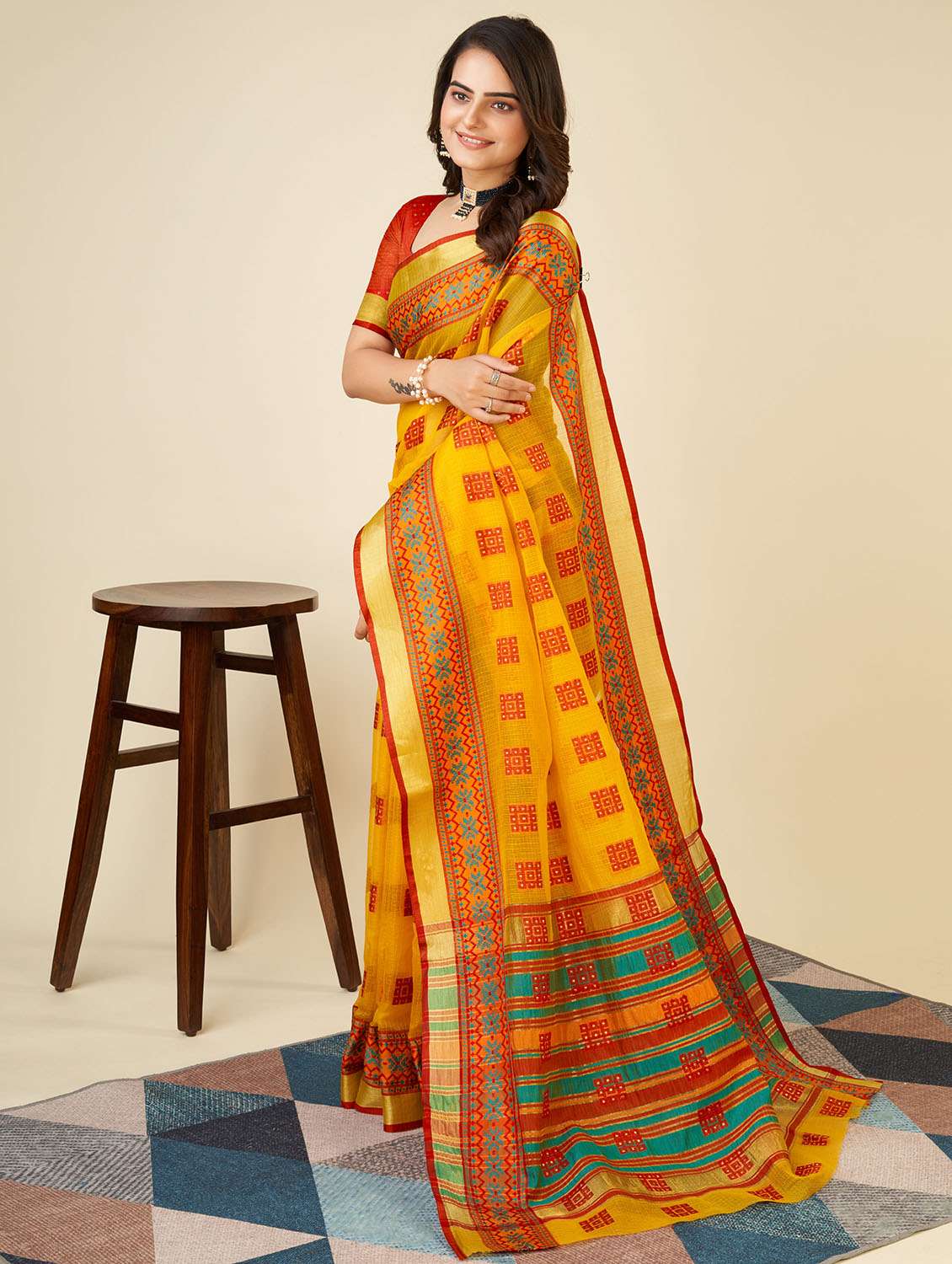 women self design bordered saree with blouse - 22187923 -  Standard Image - 1