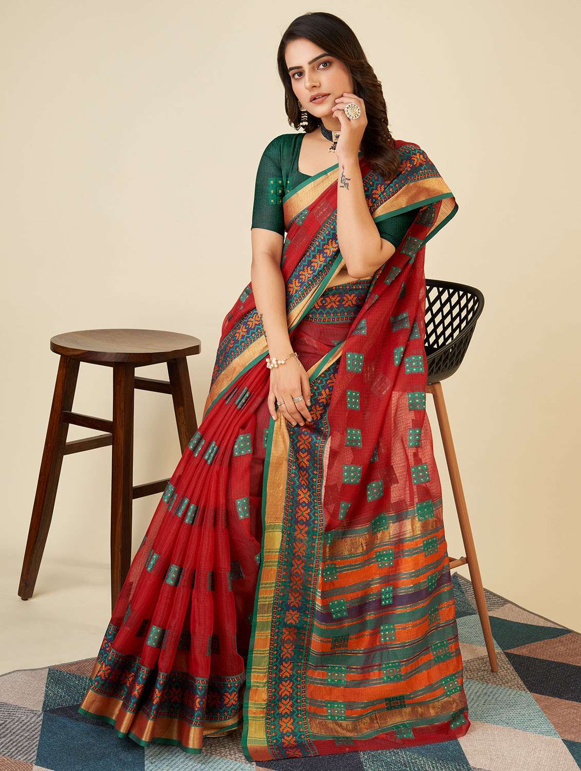 women self design bordered saree with blouse - 22187926 -  Standard Image - 1