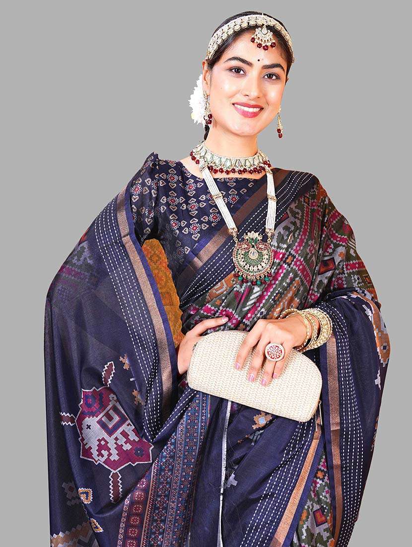 women printed patola saree with blouse - 22217973 -  Standard Image - 4