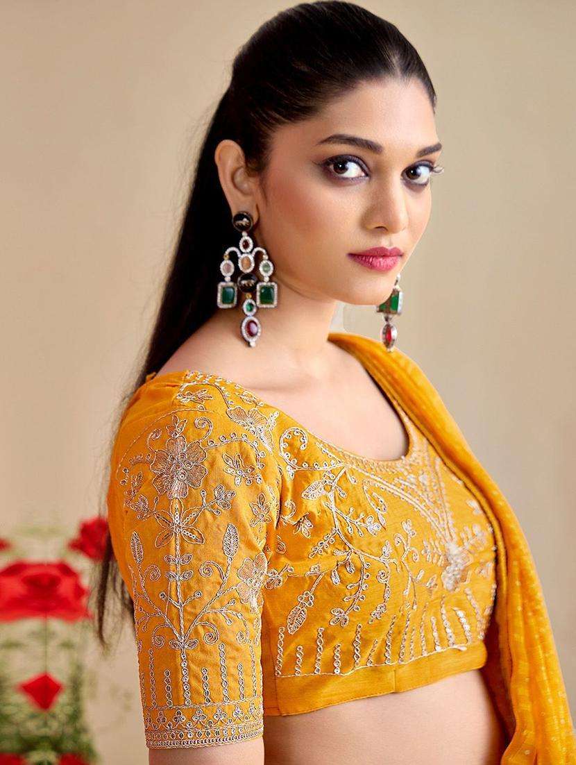 women bandhani printed saree with blouse - 22217987 -  Standard Image - 4