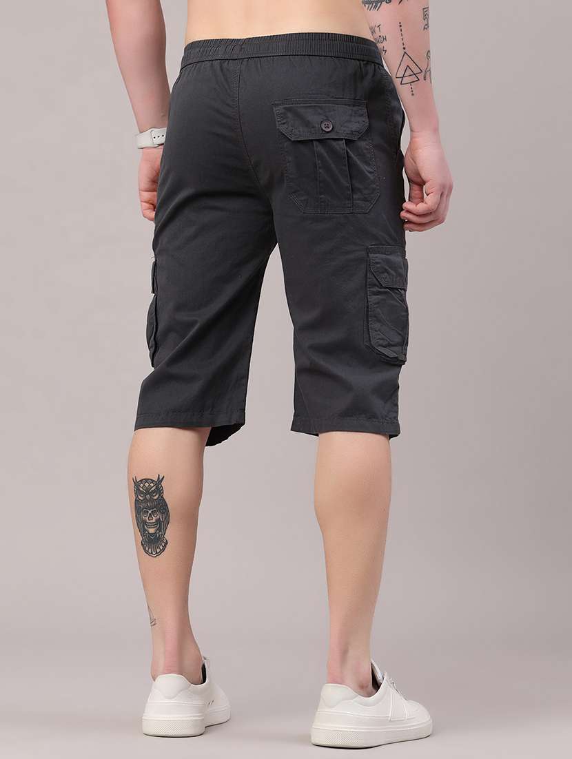 men solid mid rise three fourth cargo shorts - 22218190 -  Standard Image - 4
