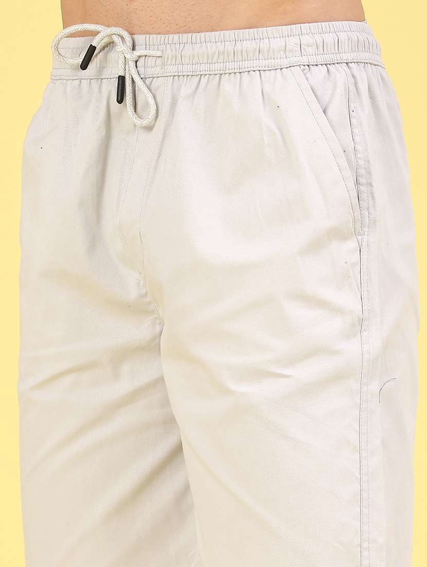 men solid mid rise regular fit shorts - 22219691 -  Standard Image - 1