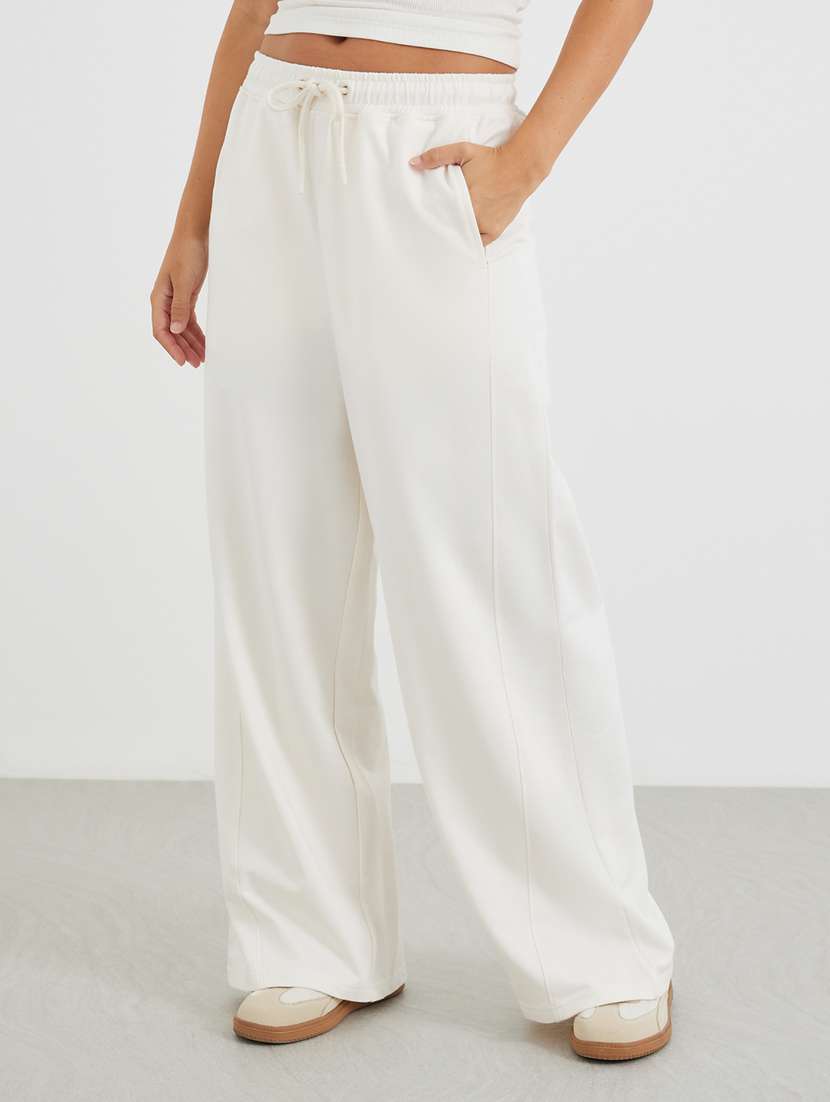 women solid high rise relaxed fit track pant