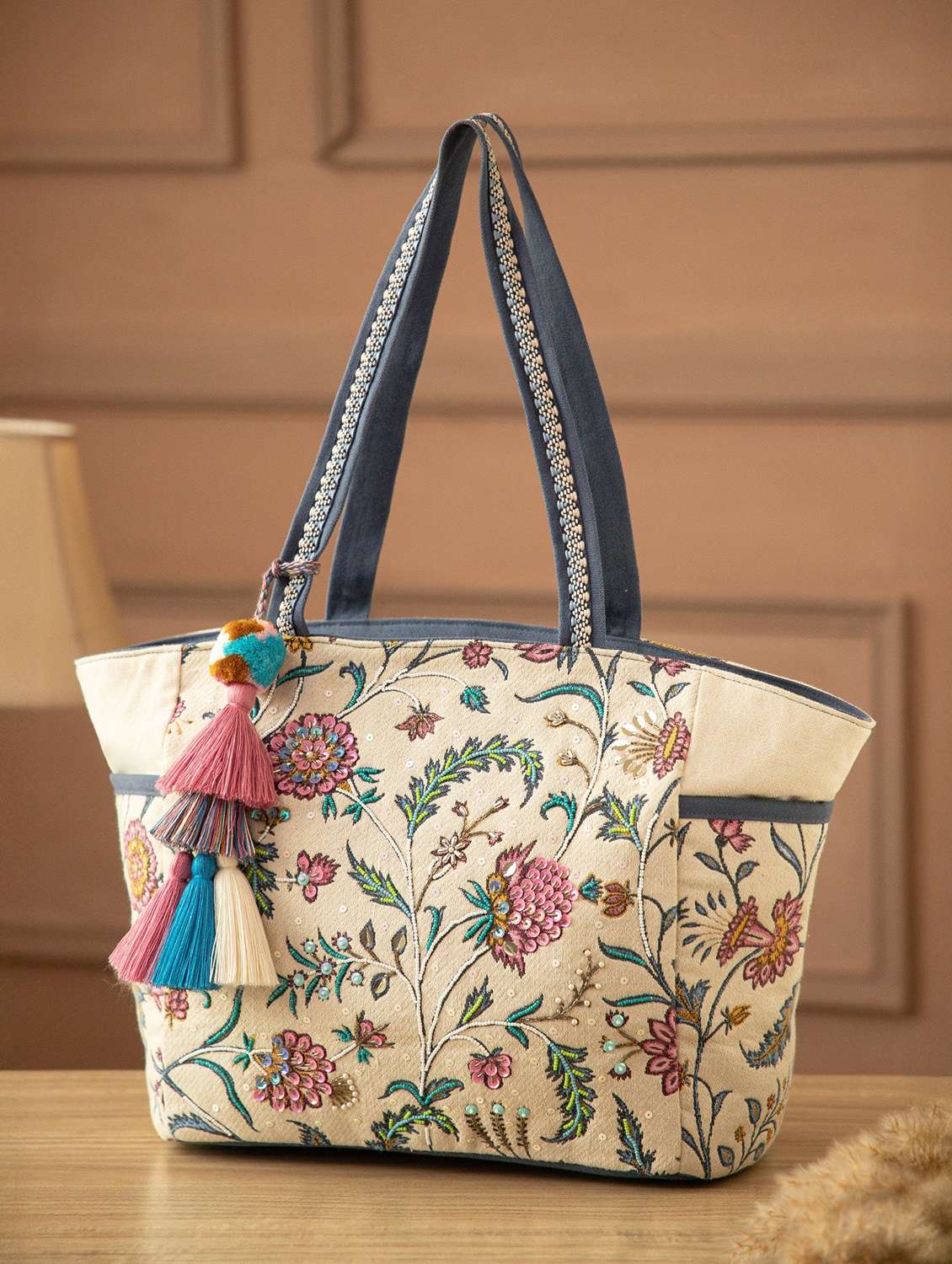  women embellished everydaytote bag