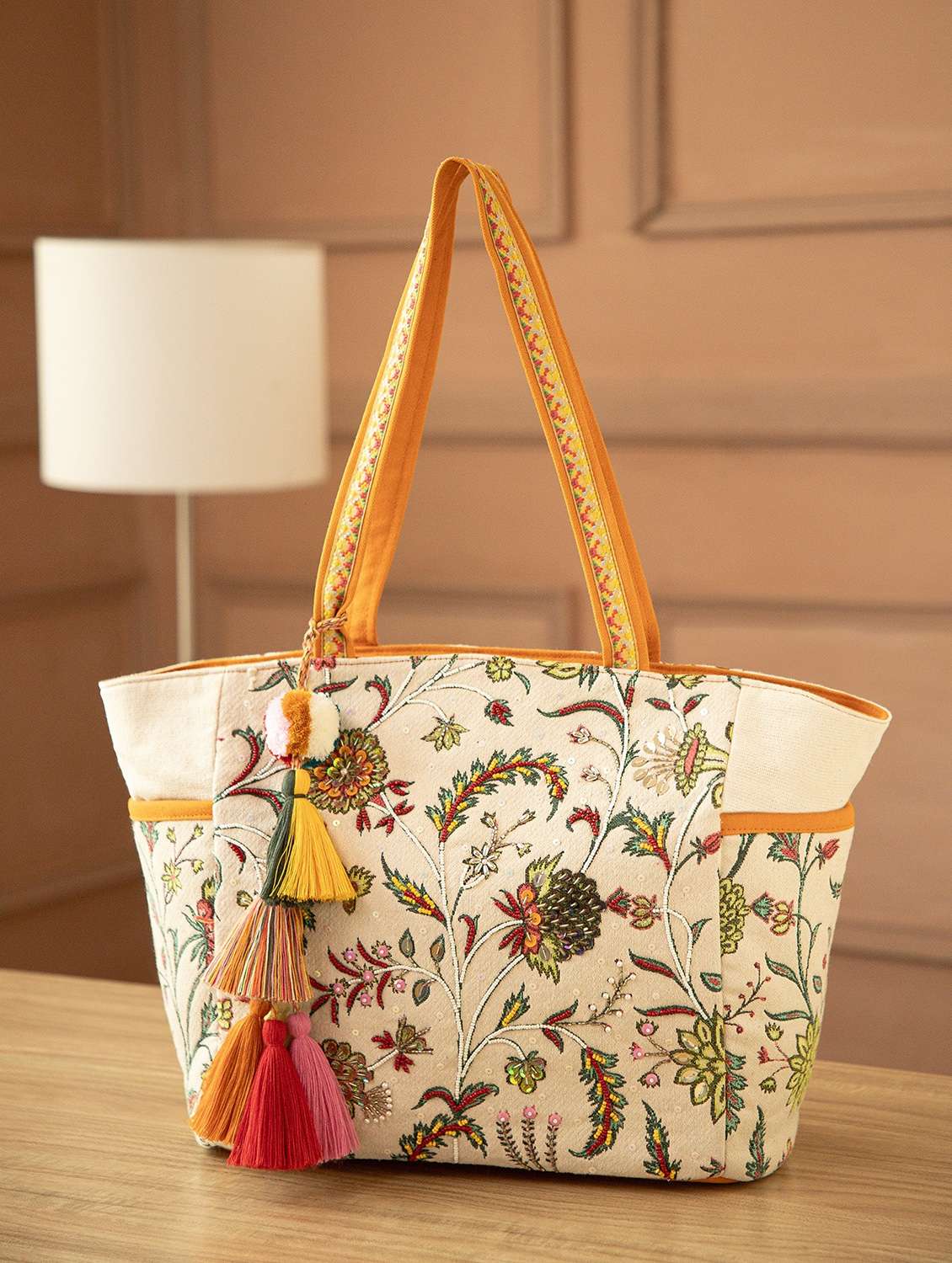  women embellished everydaytote bag