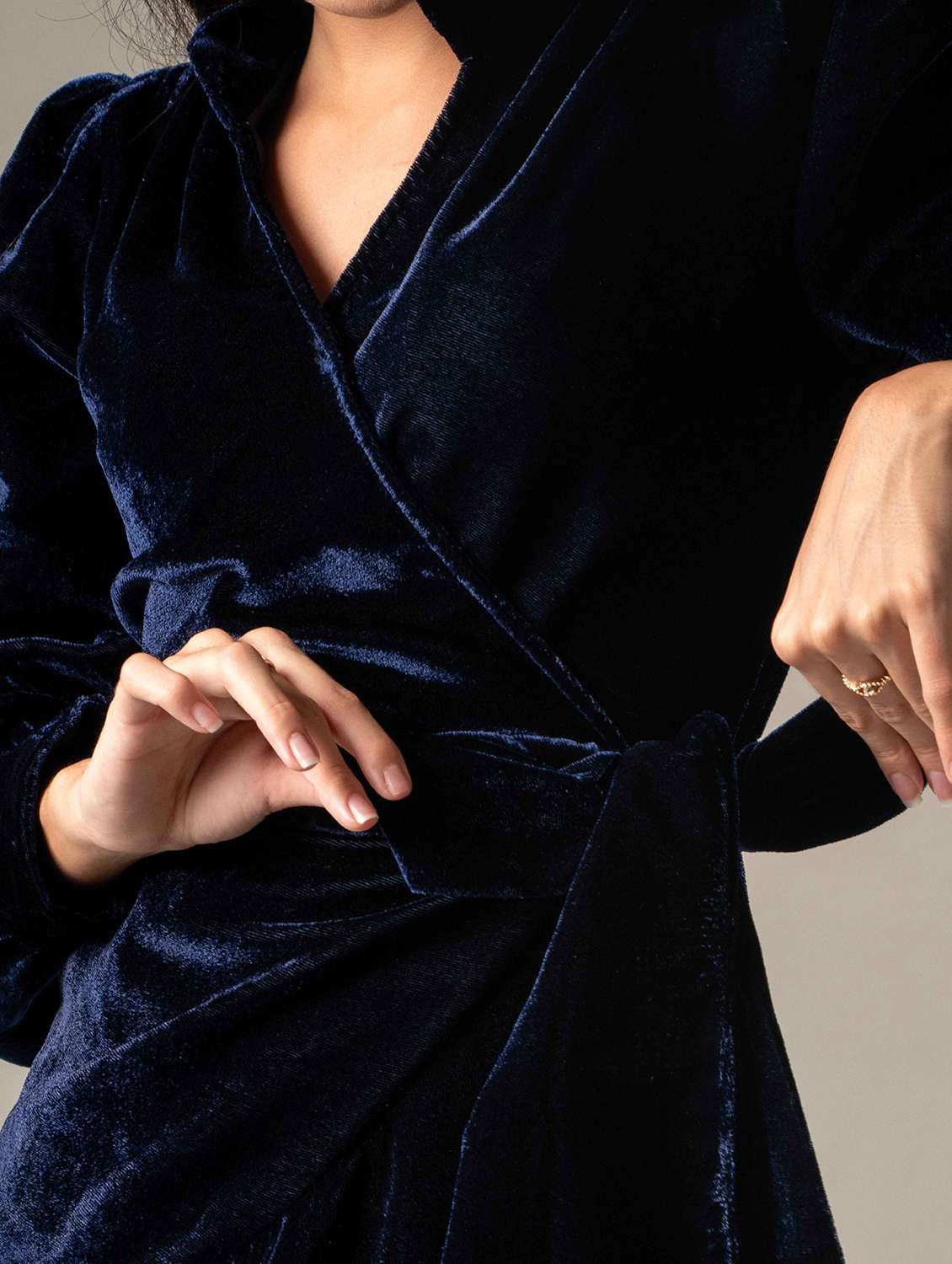 women solid puff sleeve velvet wrap dress - 22220194 -  Standard Image - 4