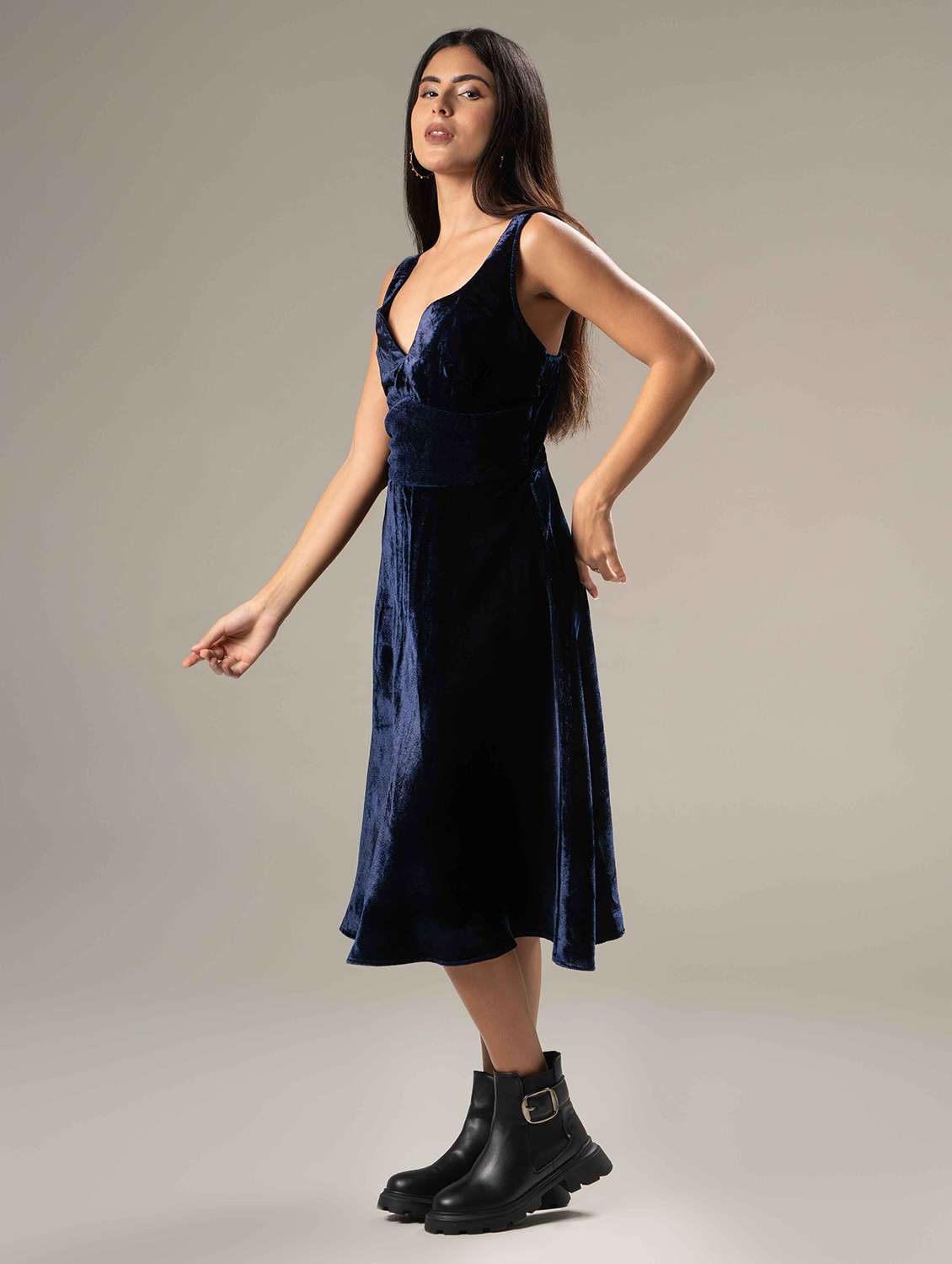 women solid sleeveless velvet a-line dress - 22220195 -  Standard Image - 1