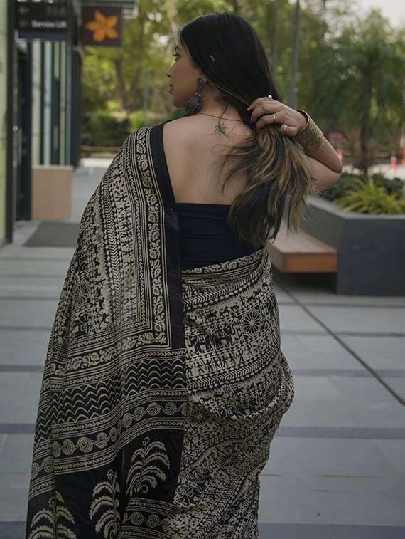 women printed casual wear saree with blouse - 22220387 -  Standard Image - 4