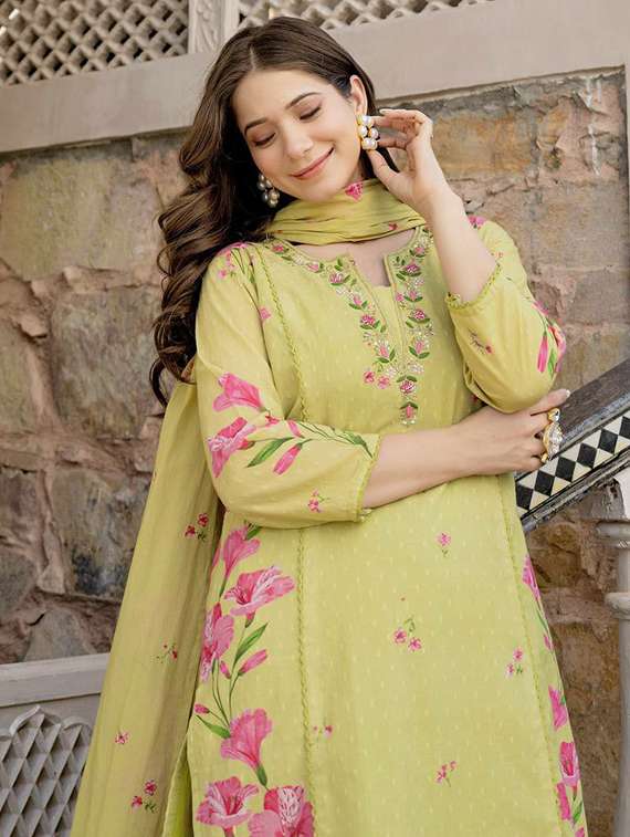 women floral three quarter sleeve kurta pant with dupatta set - 22224541 -  Standard Image - 4