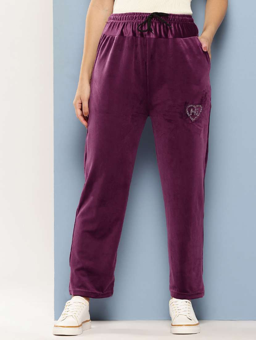 women solid mid rise velvet track pant