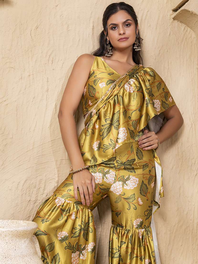 women printed crop top and sharara fusion set - 22225158 -  Standard Image - 4