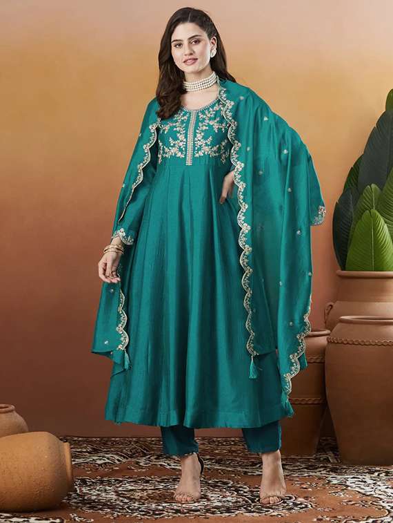 women solid with work long sleeve kurta pant with dupatta set
