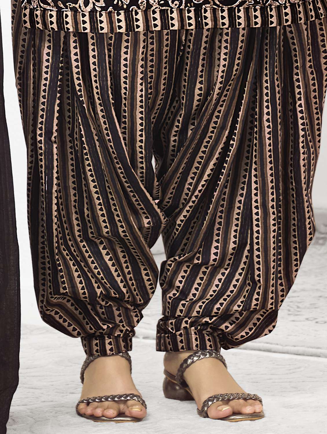 women printed unstitched salwar suit set - 22226357 -  Standard Image - 4