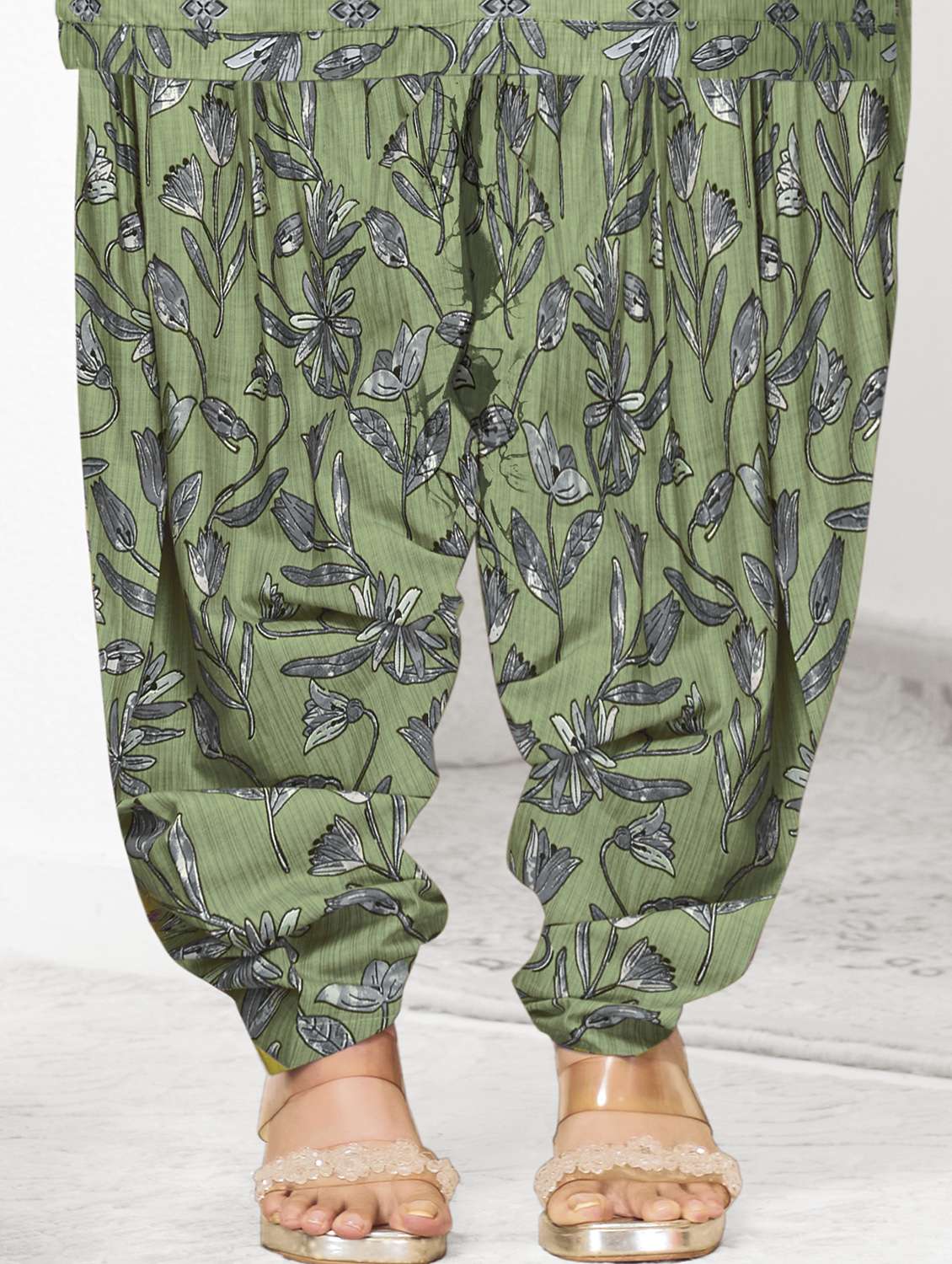 women printed unstitched salwar suit set - 22226372 -  Standard Image - 4