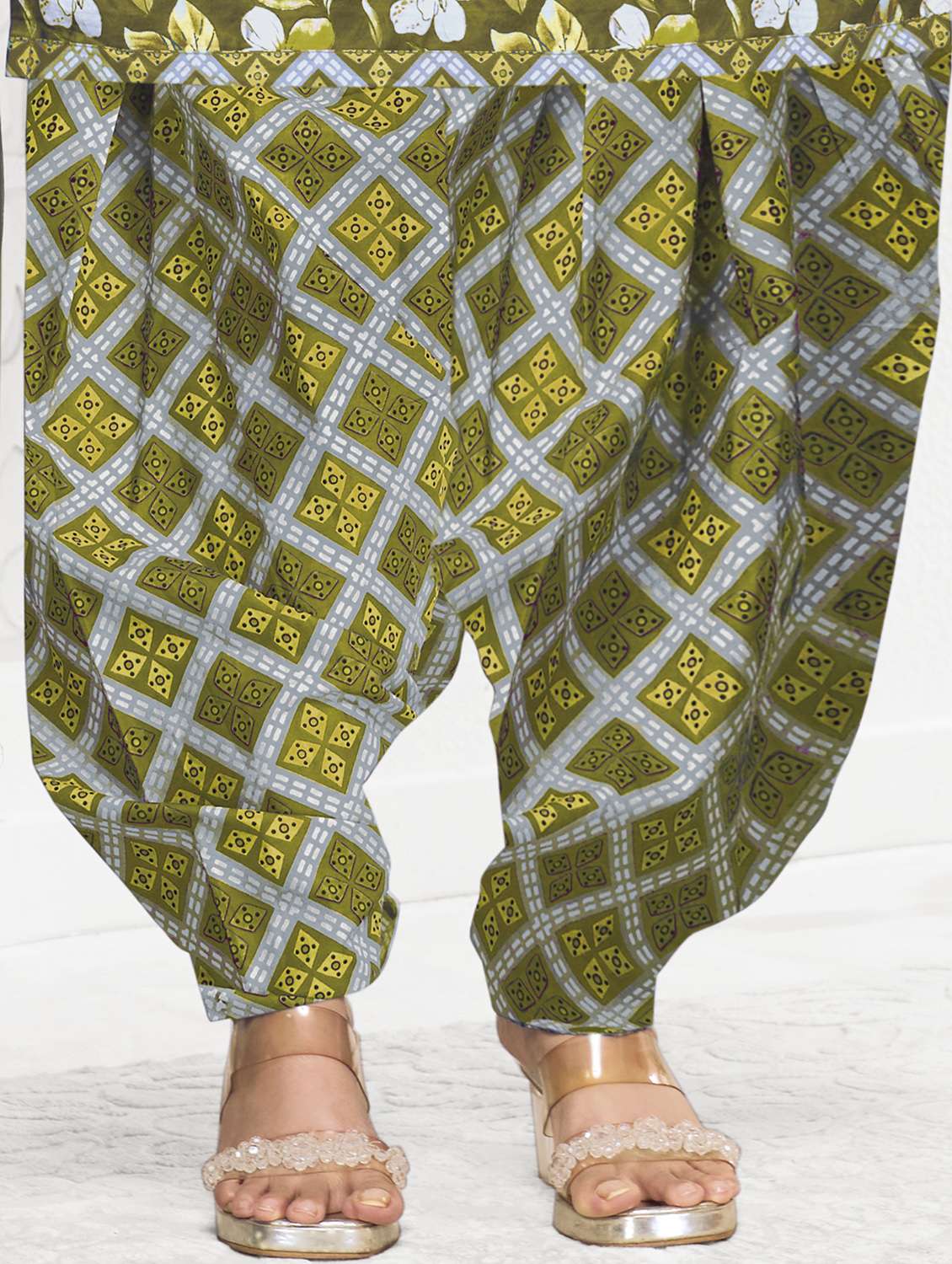 women floral printed unstitched salwar suit set - 22226374 -  Standard Image - 4