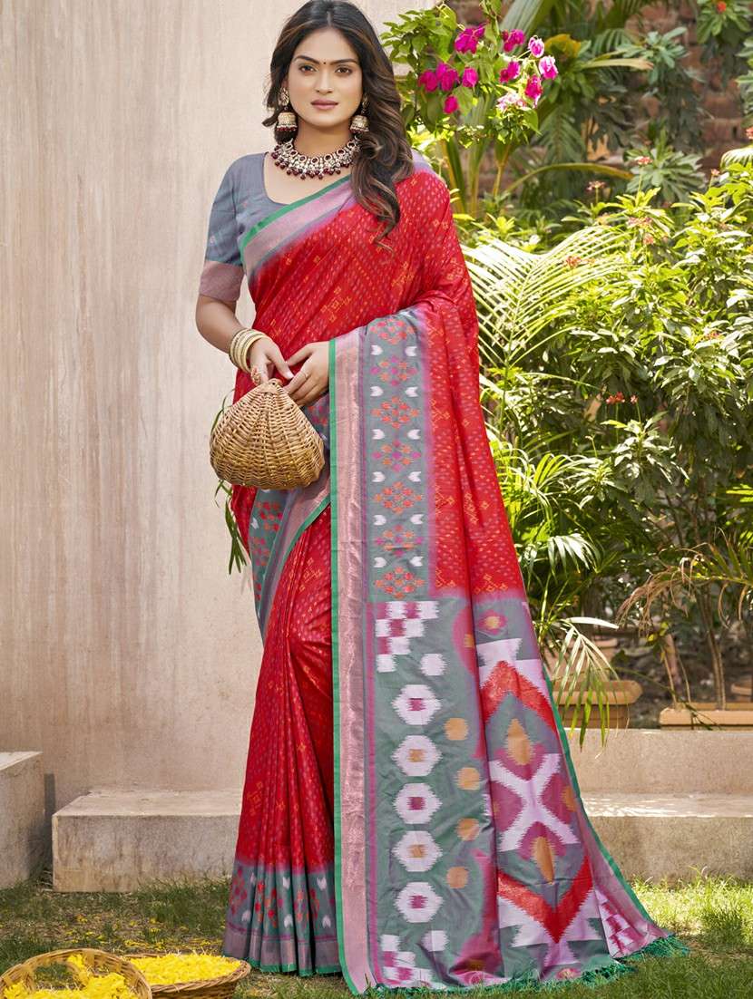 women self design pochampalli saree with blouse