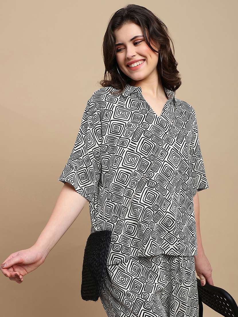 women printed short sleeve relaxed fit top - 22227477 -  Standard Image - 1