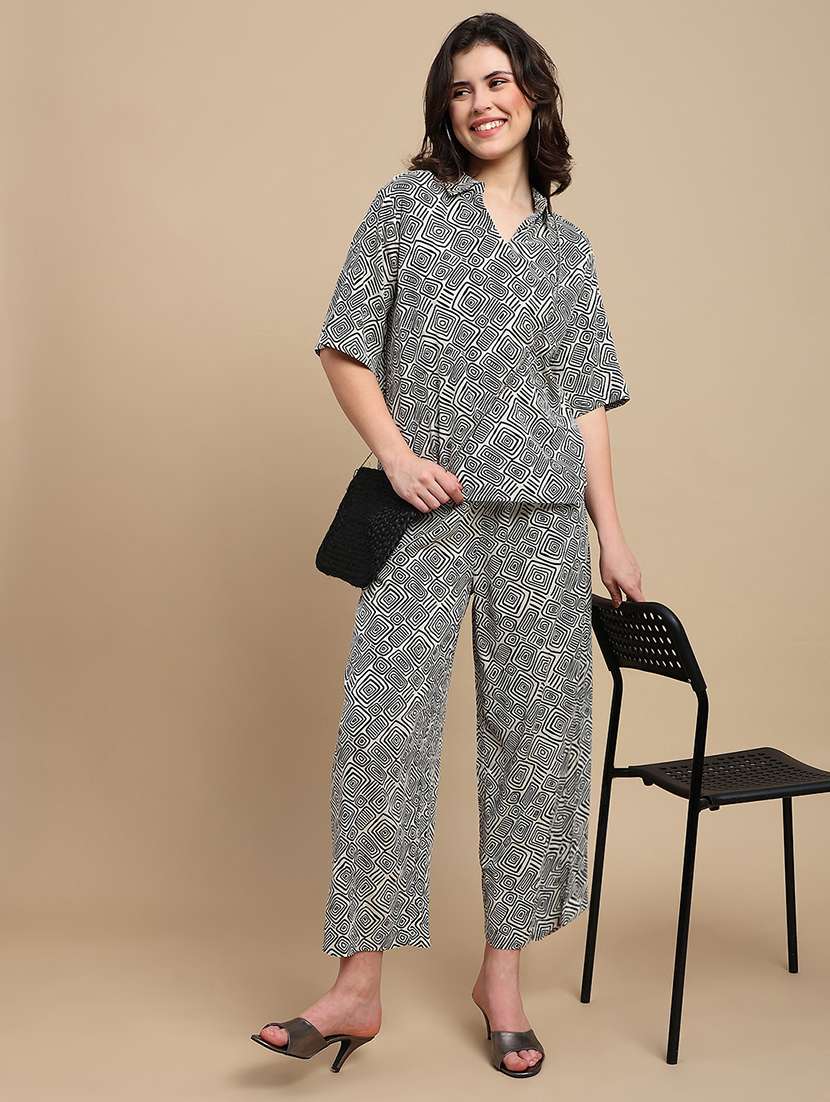 women printed short sleeve relaxed fit top - 22227477 -  Standard Image - 4