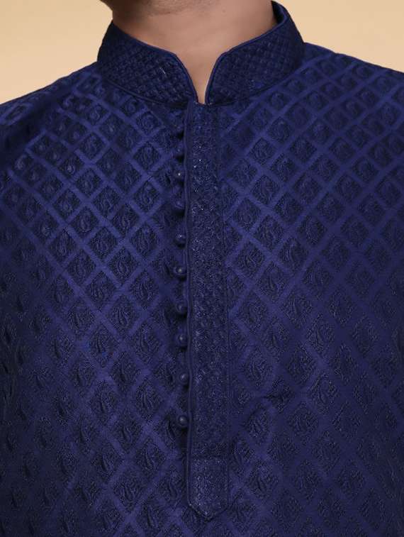 men self design mandarin neck long kurta - 22227738 -  Standard Image - 4