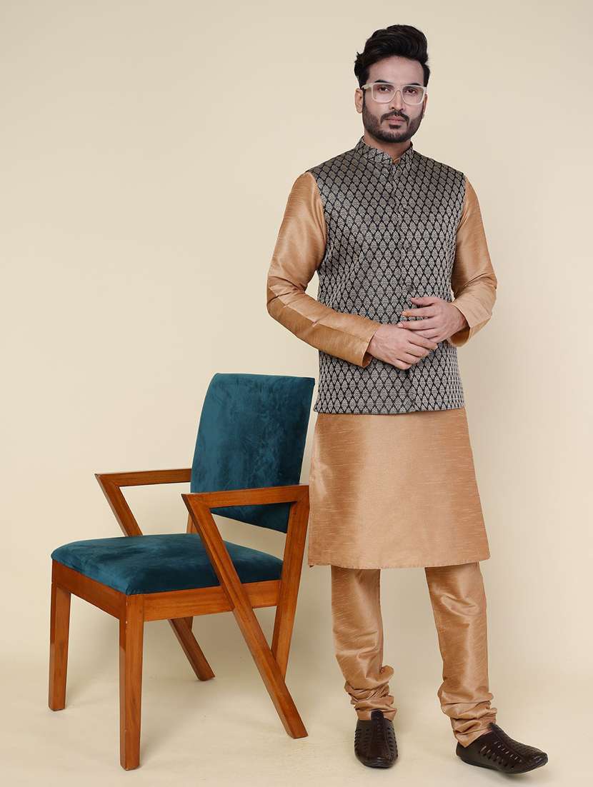 men solid mandarin neck kurta pyjama with jacket ethnic wear set