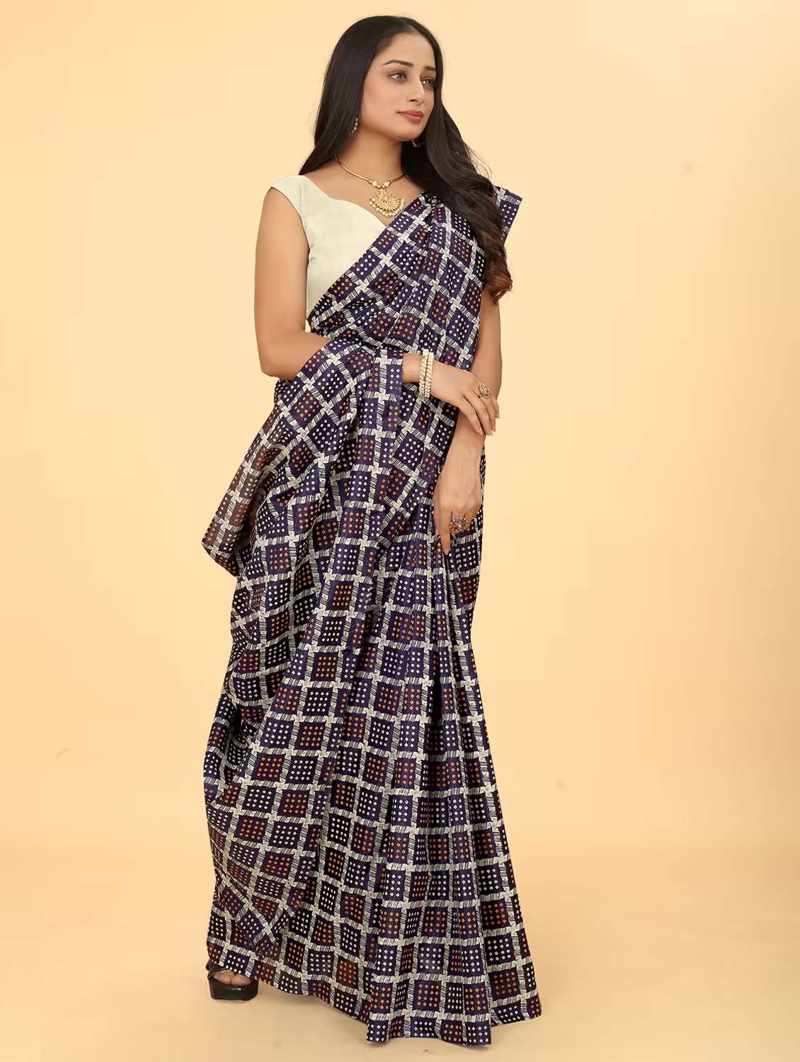 women checkered embellished saree with blouse - 22228405 -  Standard Image - 4