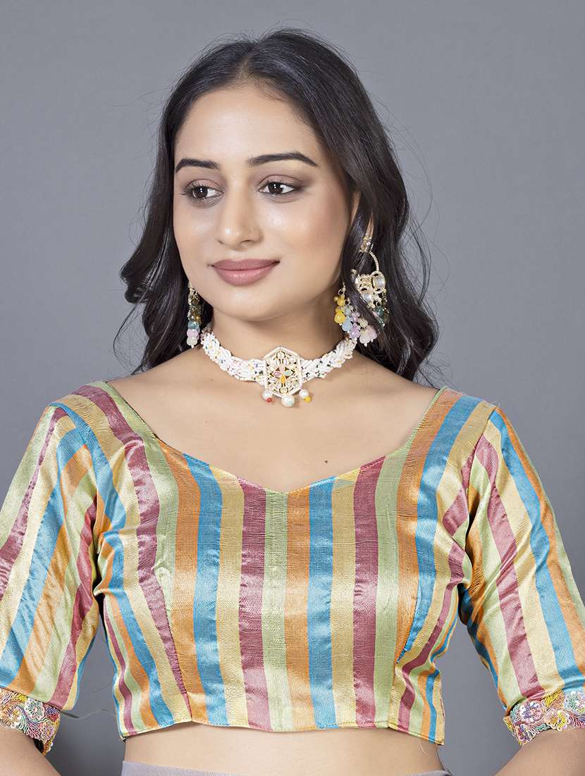 women solid with embellished bordered saree with blouse - 22228418 -  Standard Image - 4