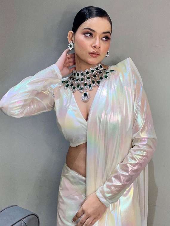 women solid plain saree with blouse - 22228460 -  Standard Image - 4